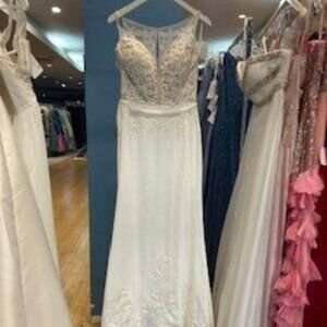 Adrianna Papell 31090 Luna Bridal Gown (Size 10)